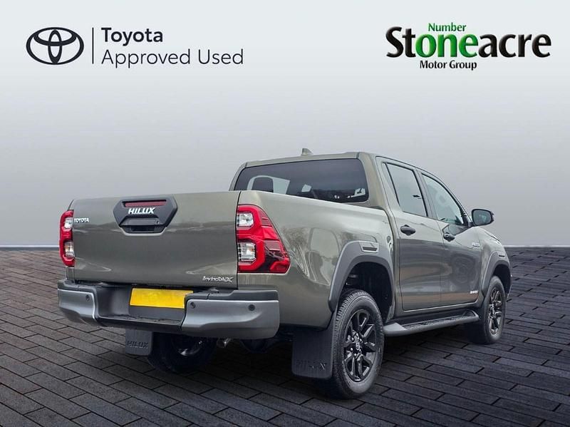 New Toyota HiLux 201 HP (147 kW) 2026 Bronze Pickup