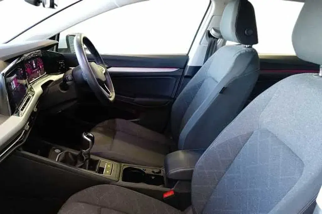 Second-hand VW Golf VIII 130 CP (95 kW) 2023
