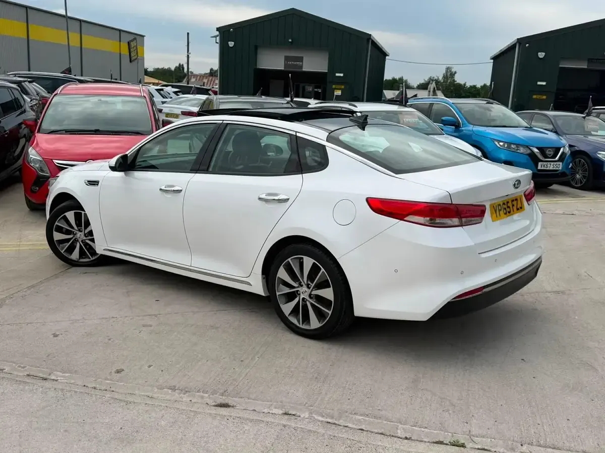 Used Kia Optima 139 HP (102 kW) 2016 White Sedan