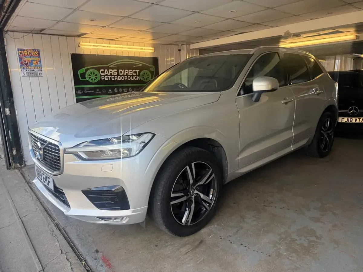 Used Volvo XC60 R-Design 246 HP (180 kW) 2019 Silver SUV