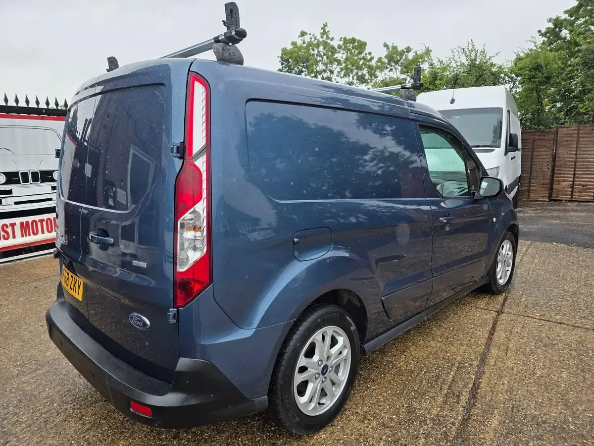Used Ford Transit Connect Limited 120 HP (88 kW) 2018 Blue MPV