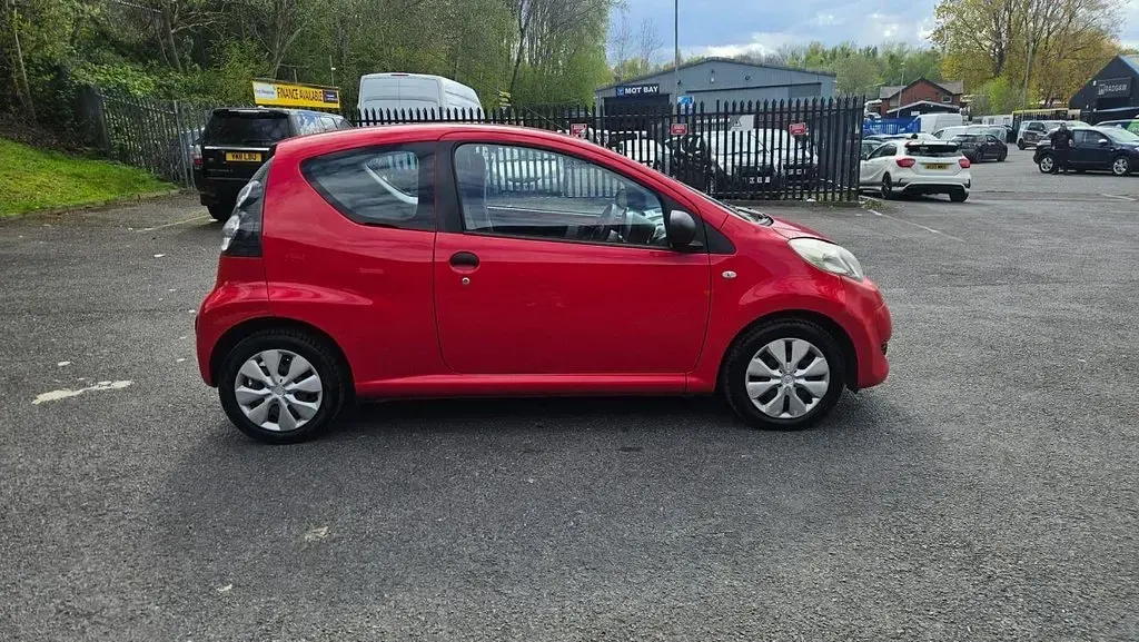 Used Citroën C1 VTR Sport 68 HP (50 kW) 2011 Red Hatchback