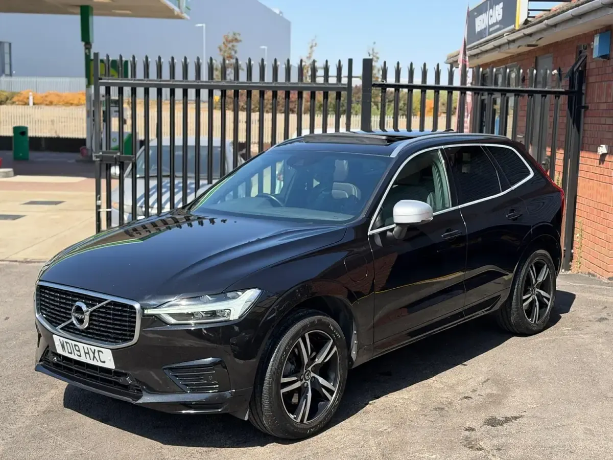 Used Volvo XC60 R-Design 384 HP (282 kW) 2019 Black SUV