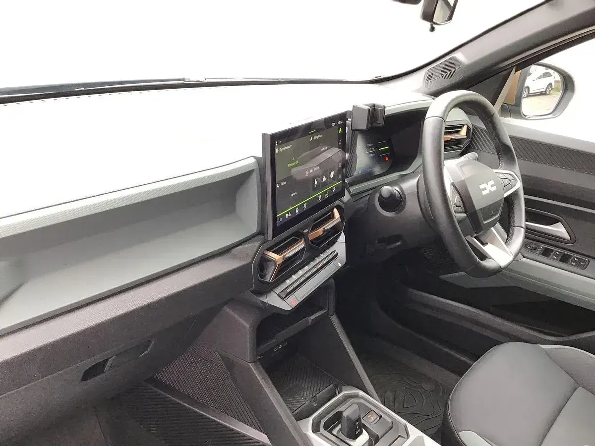 Used Dacia Duster Extreme 143 HP (105 kW) 2025 Green Hatchback