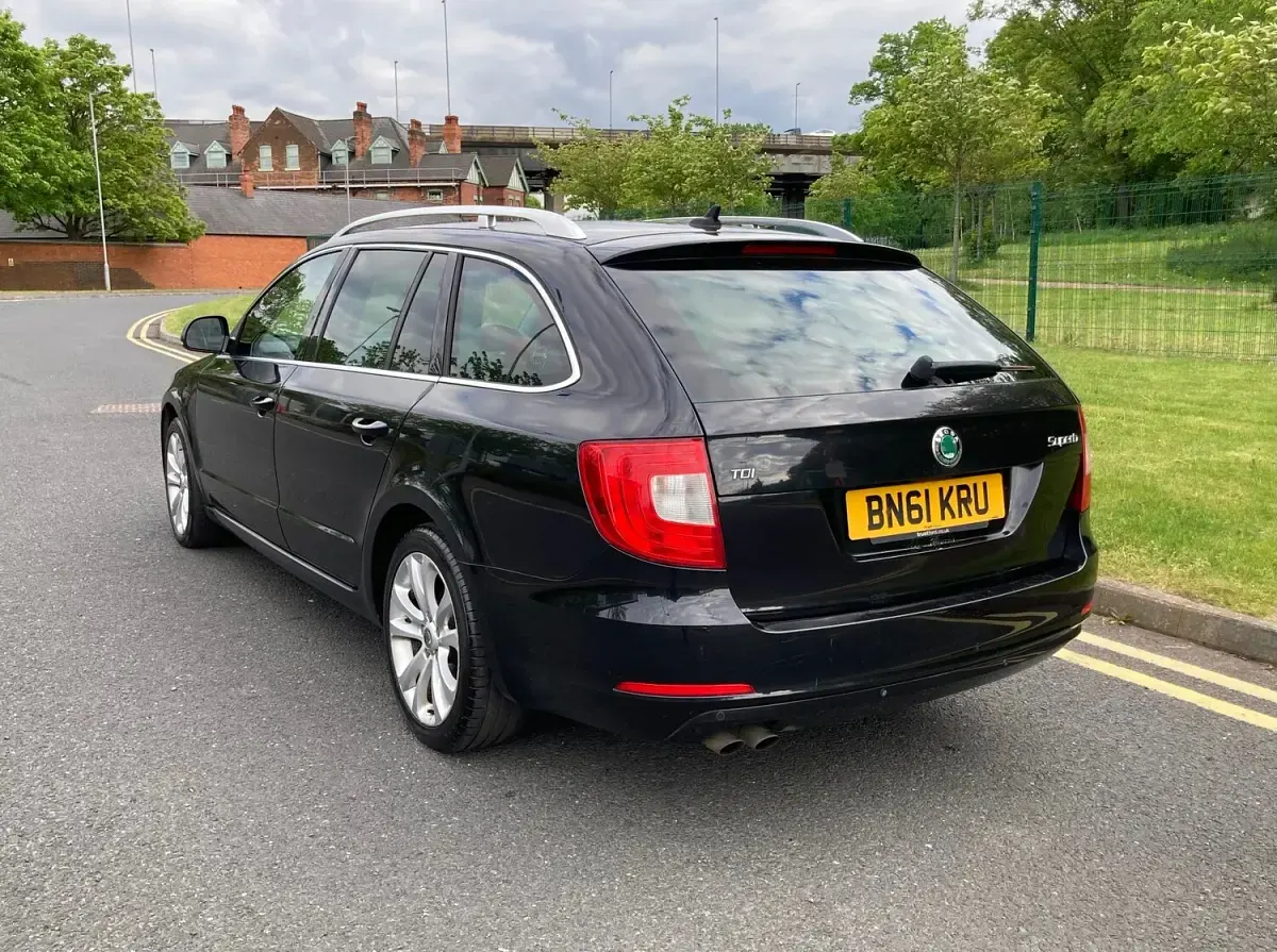 Used Skoda Superb SE 105 HP (77 kW) 2011 Black Estate