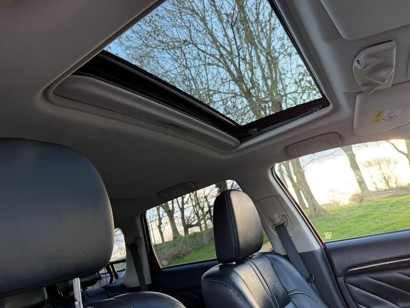 Begagnad Mitsubishi Outlander P-HEV 2015 Röd Kombi