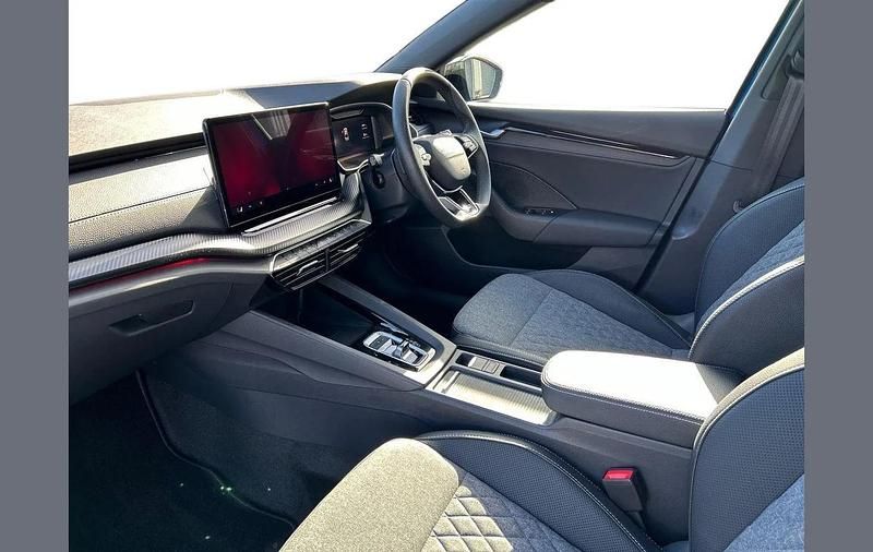 Used Skoda Octavia SportLine 148 HP (108 kW) 2025 Race blue metallic Hatchback