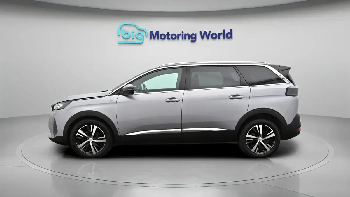 Gebraucht Peugeot 5008 GT 131 PS (96 kW) 2023 Grau SUV