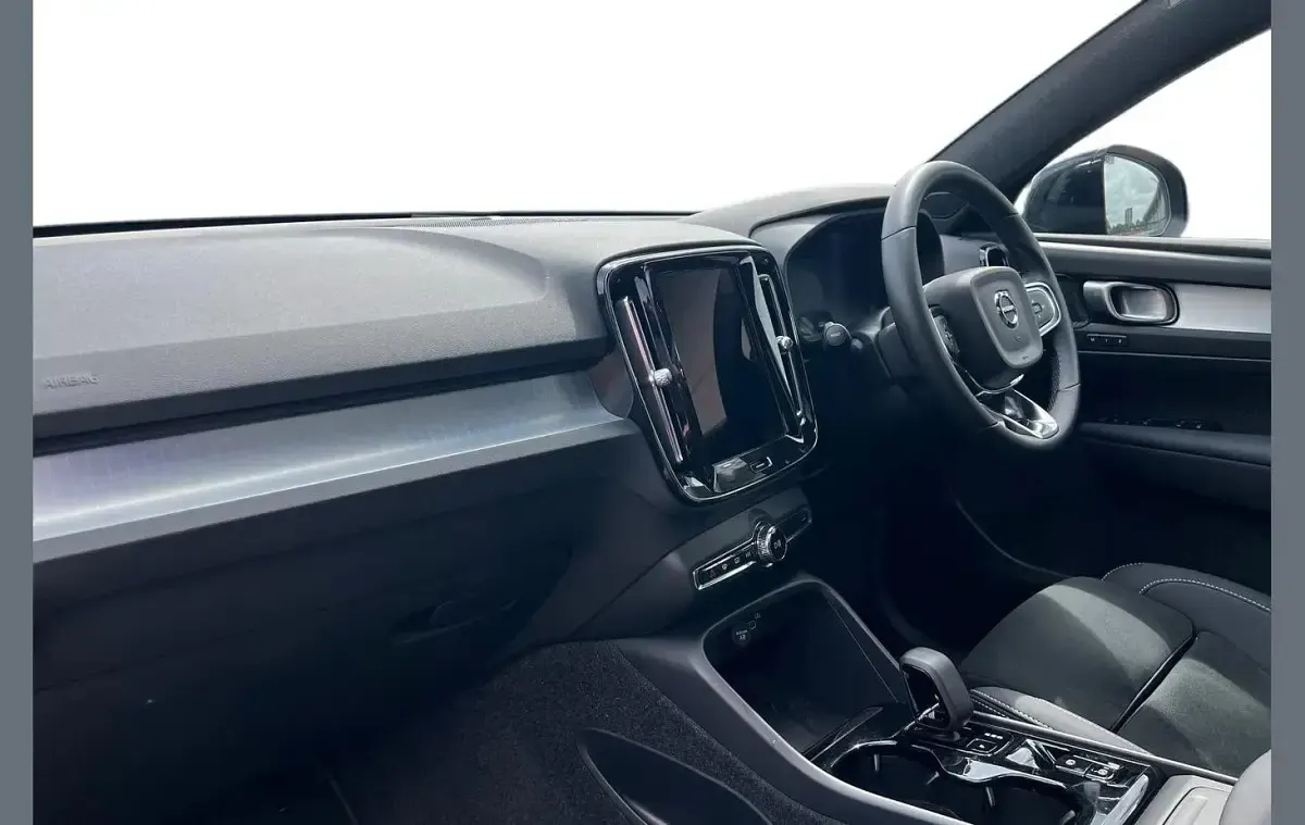 Usado Volvo XC40 Ultra 197 CV (144 kW) 2025 Negro SUV