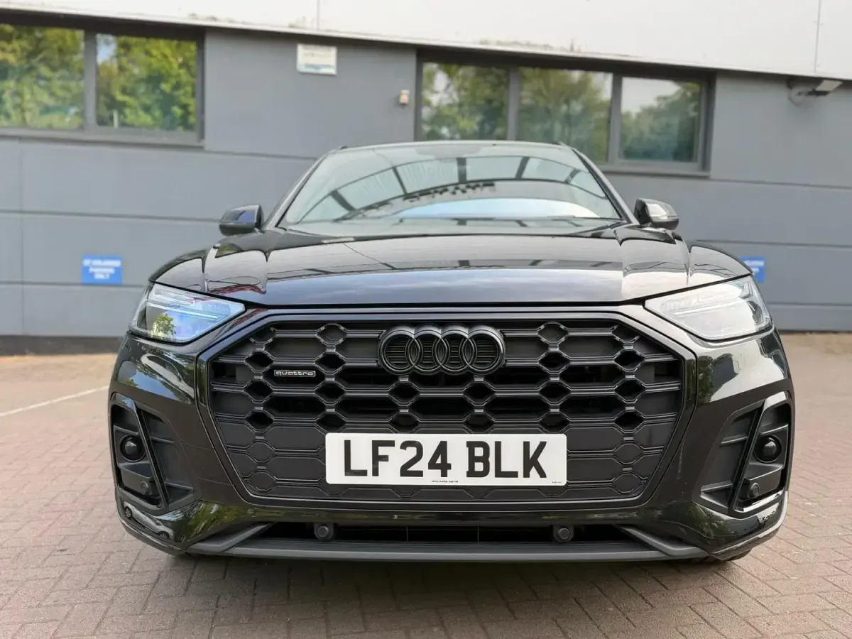 Second-hand Audi Q5 Black Edition 268 CP (197 kW) 2024 Negru SUV