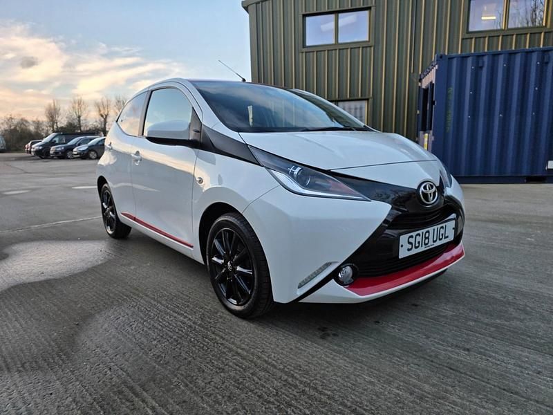 Used Toyota Aygo x-press 2018 White Hatchback