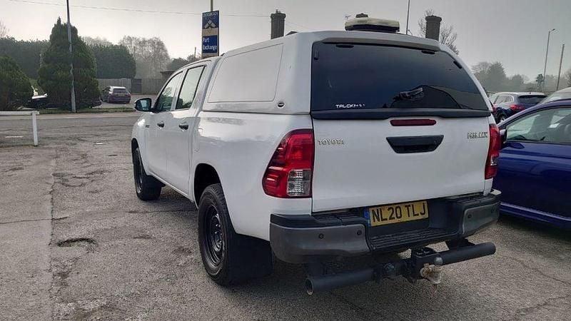 Used Toyota HiLux Active 150 HP (110 kW) 2020 White Pickup