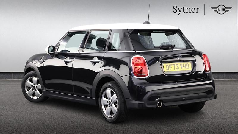Usado Mini Cooper Classic 134 HP (98 kW) 2024 Preto Citadino