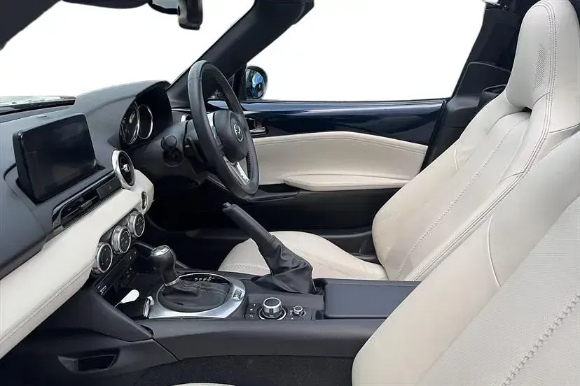 Used Mazda MX5 Inclusive 184 HP (135 kW) 2022 Deep crystal blue Cabriolet