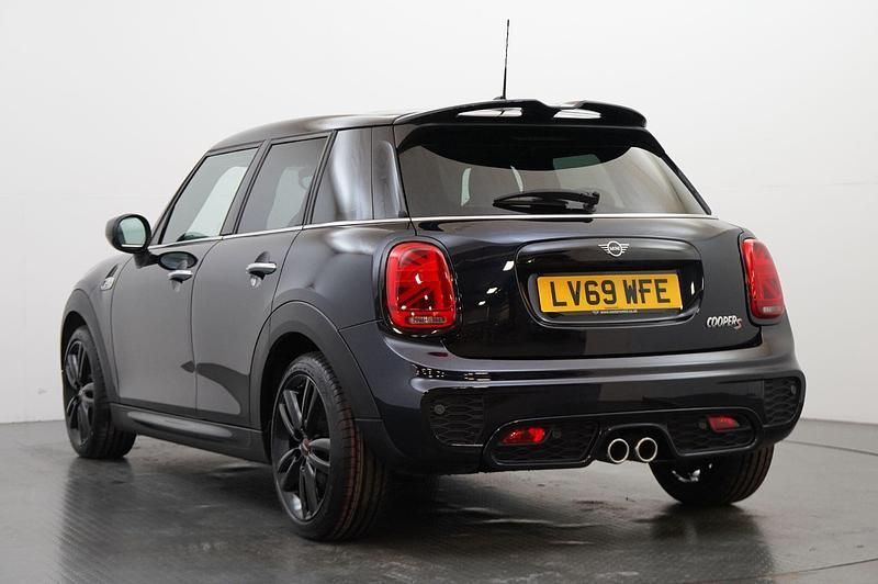 Used Mini Cooper S Hatch 189 HP (139 kW) 2019 Black Hatchback