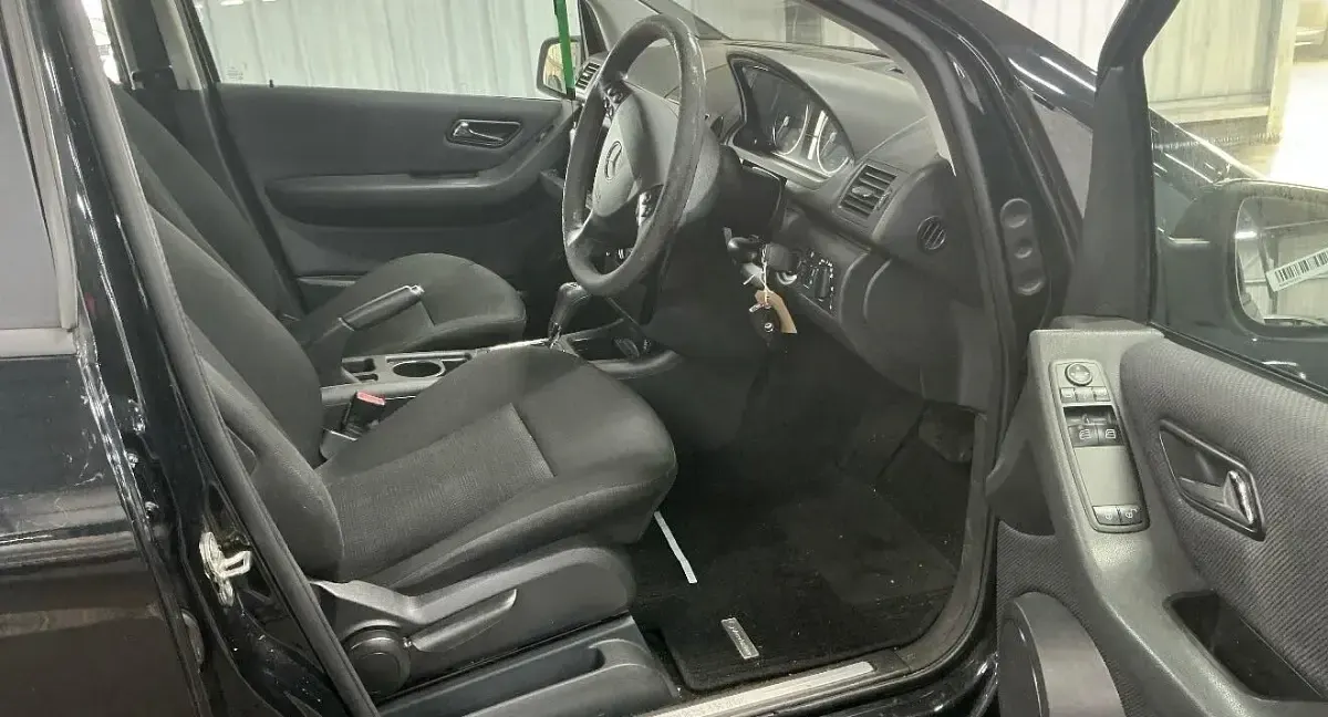 Used Mercedes A160 Classic 95 HP (69 kW) 2011 Black Hatchback