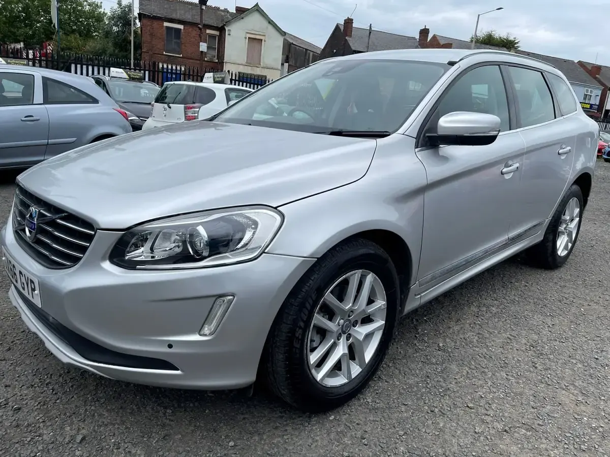 Usado Volvo XC60 SE Lux 2016 Plateado SUV