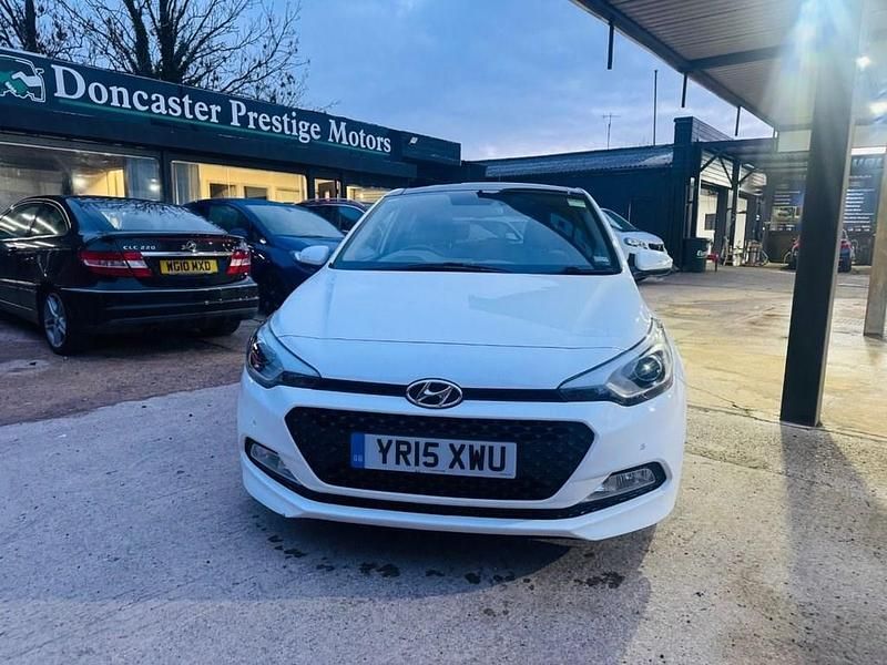 White Used 2015 Hyundai i20 Premium SE Hatchback | £5,490 - Image 1/4