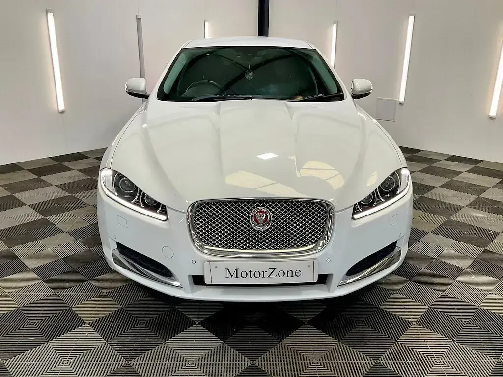 Used Jaguar XF Luxury 200 HP (147 kW) 2014 White Sedan