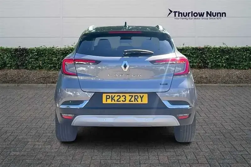 Usado Renault Captur Techno 145 HP (106 kW) 2023 Cinzento SUV