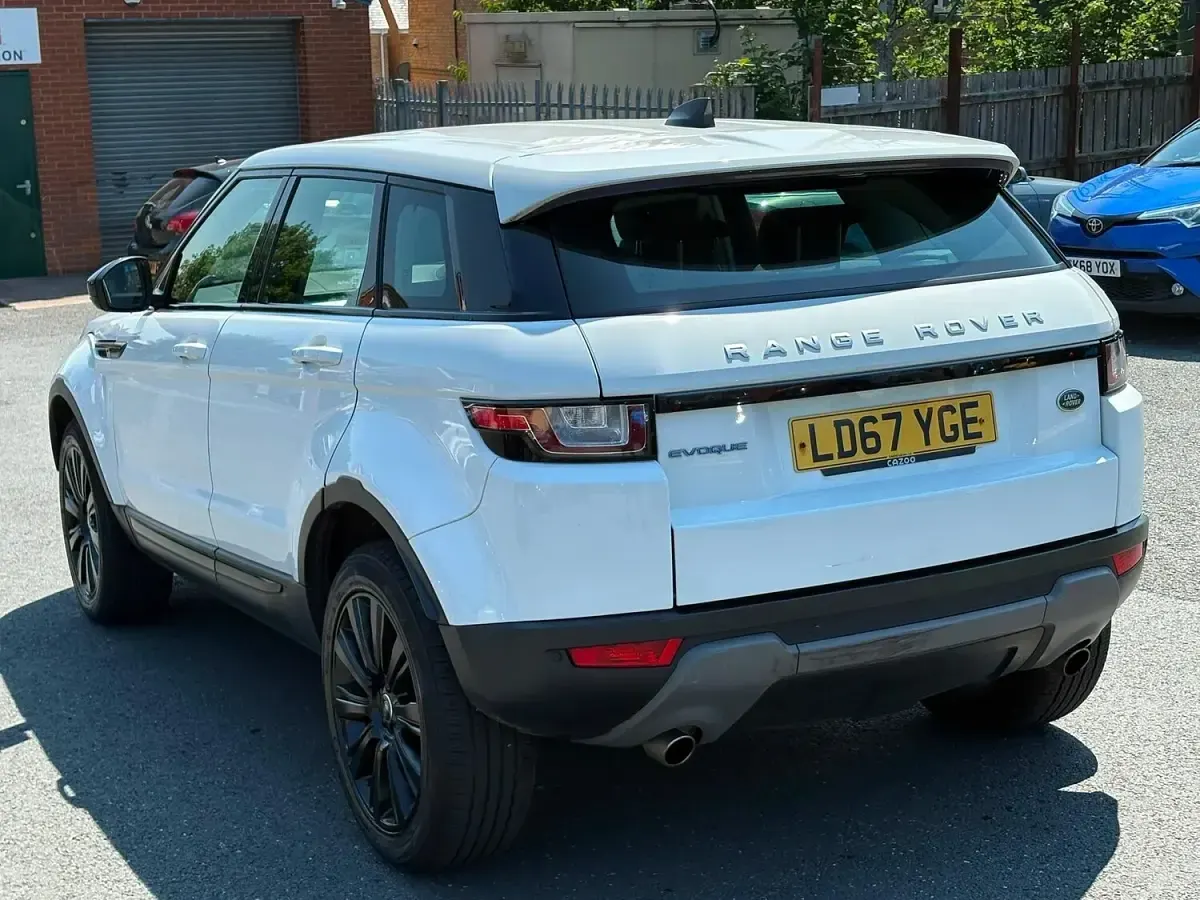 Used Land Rover Range Rover evoque SE 2017 White Estate