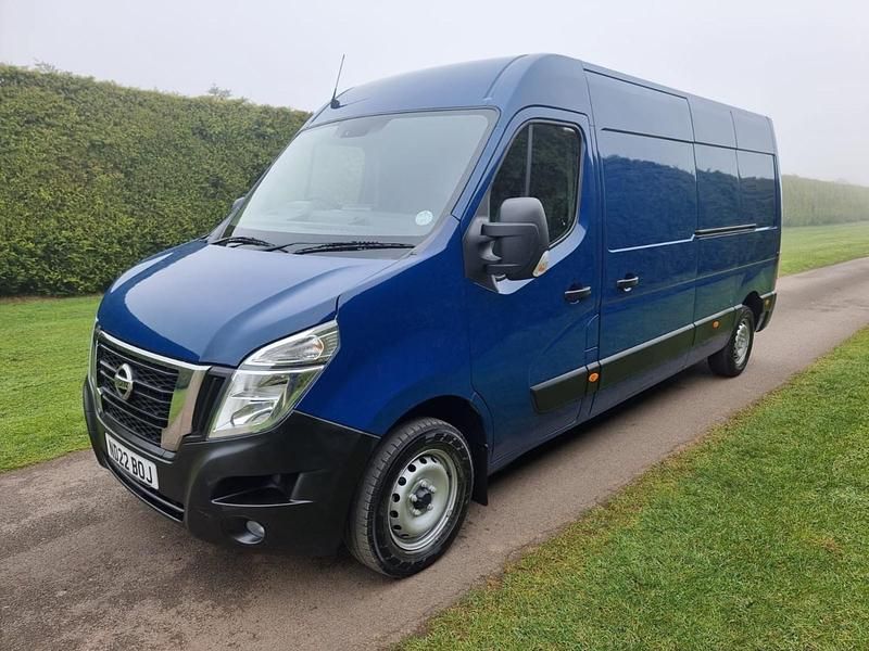 Used Nissan Interstar Tekna 135 HP (99 kW) 2022 Blue Van