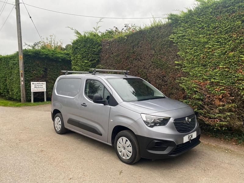 Used Vauxhall Combo Edition 100 HP (73 kW) 2019 Grey Van