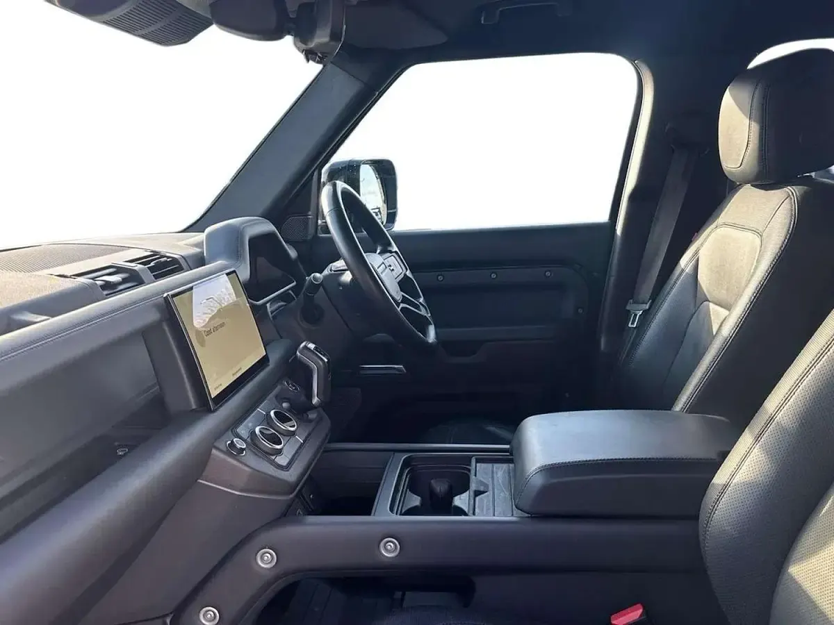 Used Land Rover Defender HSE Dynamic 300 HP (220 kW) 2023 Black SUV