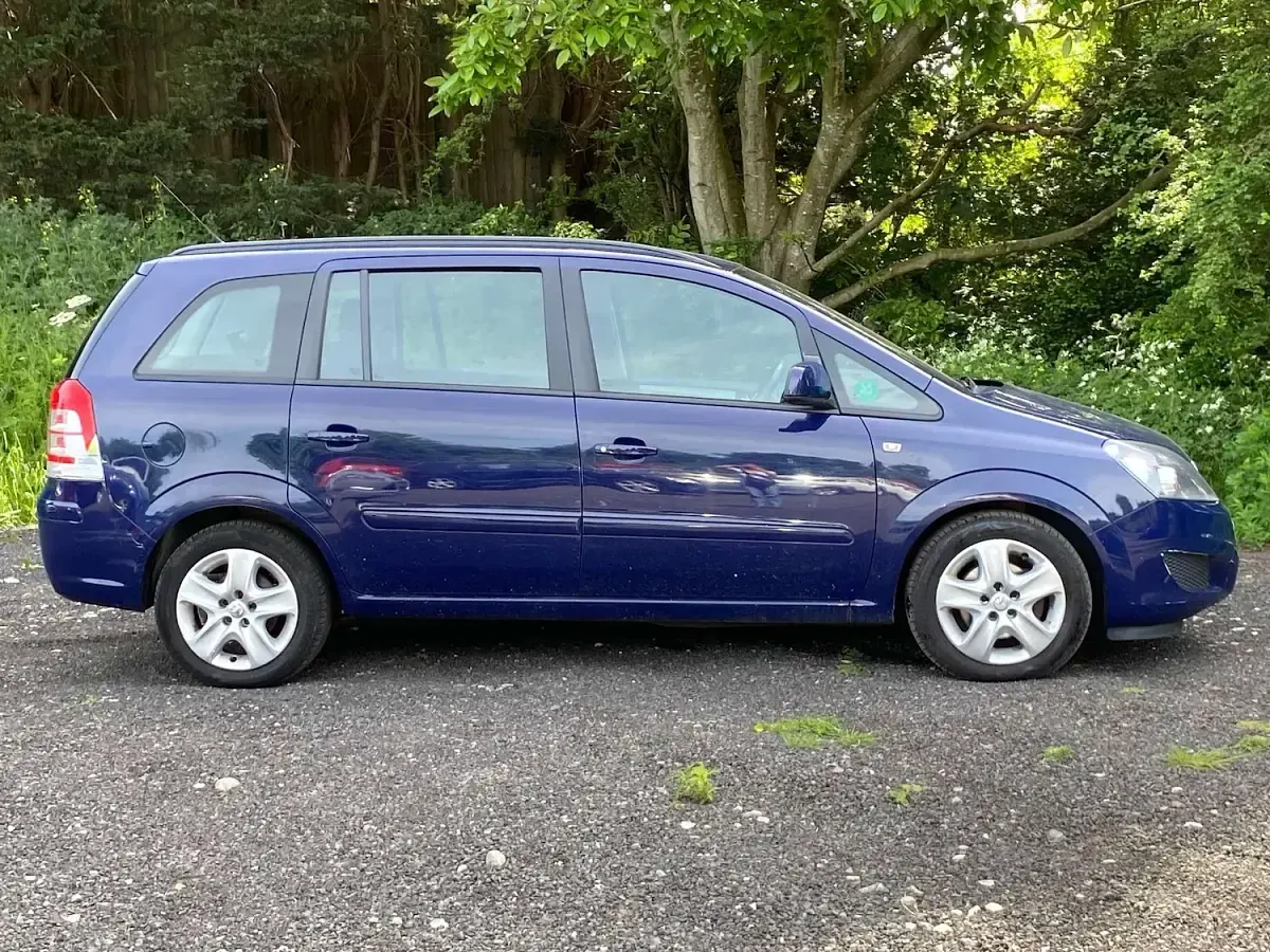 Used Vauxhall Zafira 120 HP (88 kW) 2014 Blue MPV