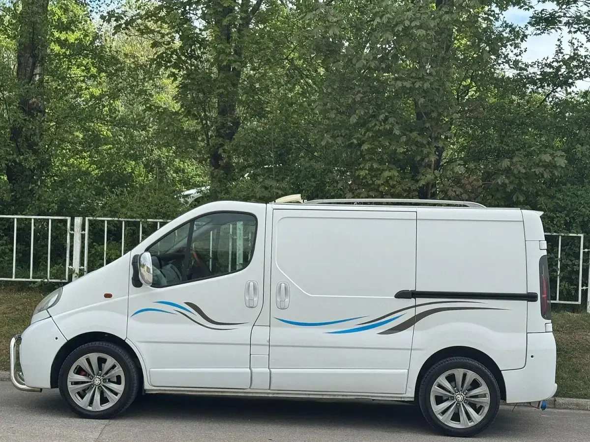 Used Vauxhall Vivaro 100 HP (73 kW) 2006 White MPV