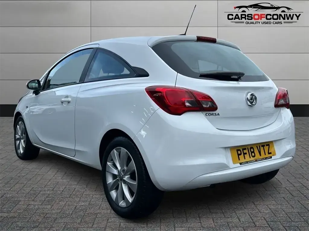 Used Vauxhall Corsa SRi 90 HP (66 kW) 2018 White Hatchback