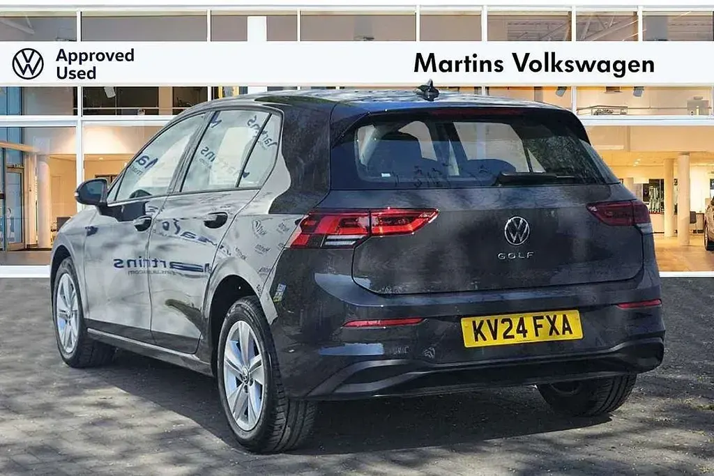 Usado VW Golf VIII Life 130 HP (95 kW) 2024 Cinzento Citadino