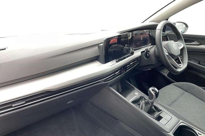 Used VW Golf VIII Life 130 HP (95 kW) 2023 Blue Hatchback