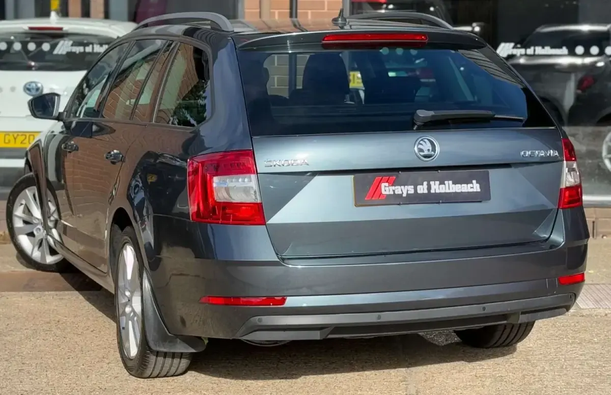 Usado Skoda Octavia SE L 150 CV (110 kW) 2019 Gris Familiar