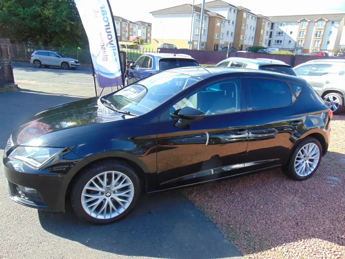 Usado Seat Leon SE Dynamic 110 CV (80 kW) 2018 Negro Utilitario