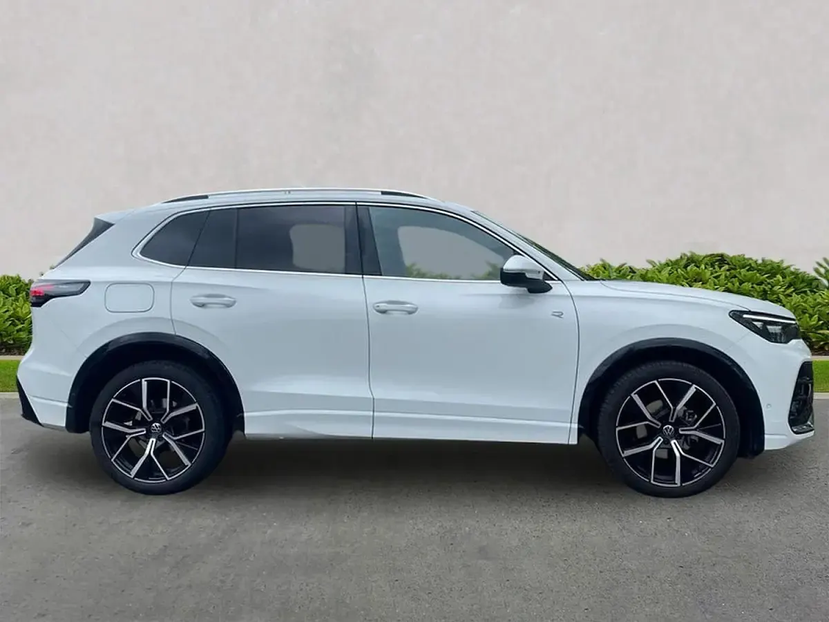 Used VW Tiguan R-line 150 HP (110 kW) 2025 White SUV