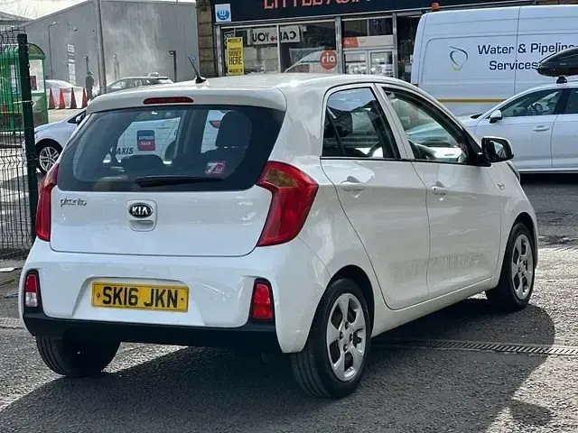 Used Kia Picanto 66 HP (48 kW) 2016 White Hatchback