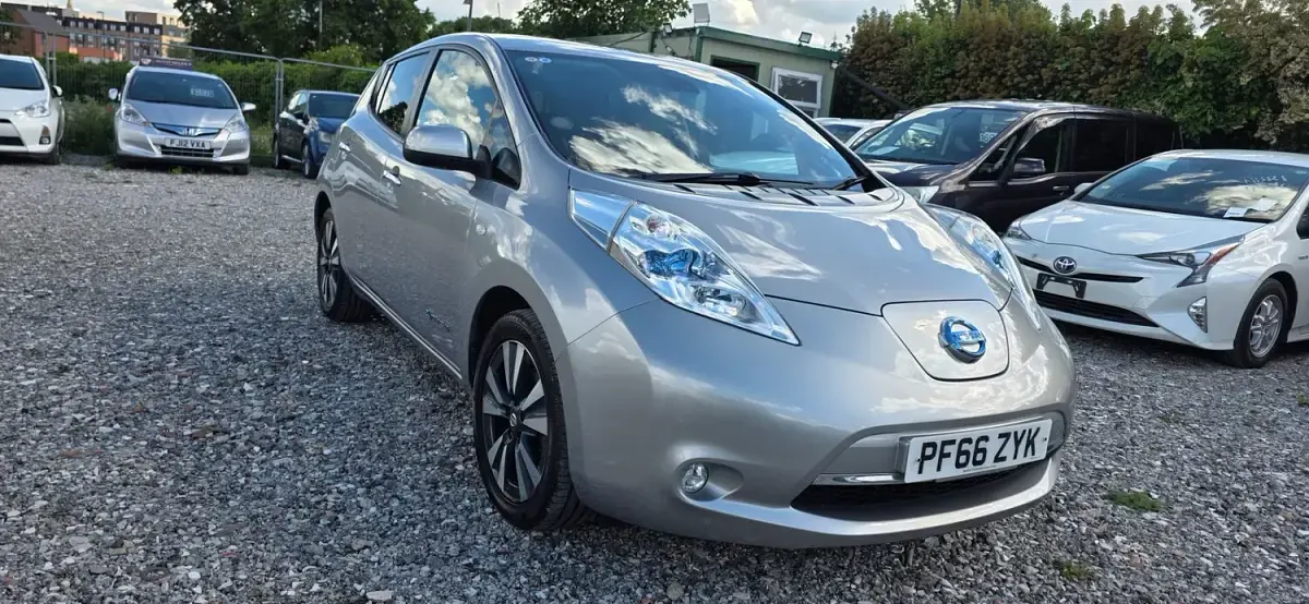 Used Nissan Leaf Tekna 80 kW (109 HP) 2016 Silver Hatchback