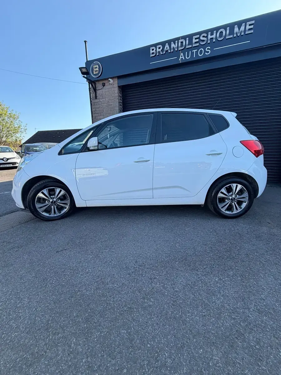 Used Kia Venga 2018 White Hatchback