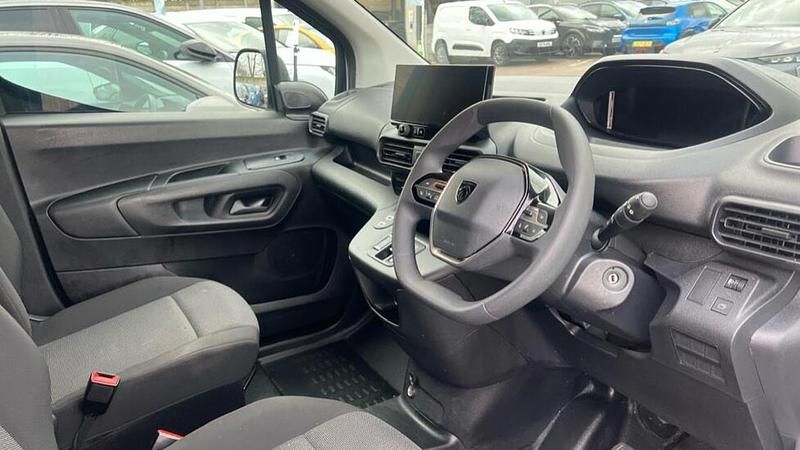 Used Peugeot Partner 129 HP (94 kW) 2024 White MPV