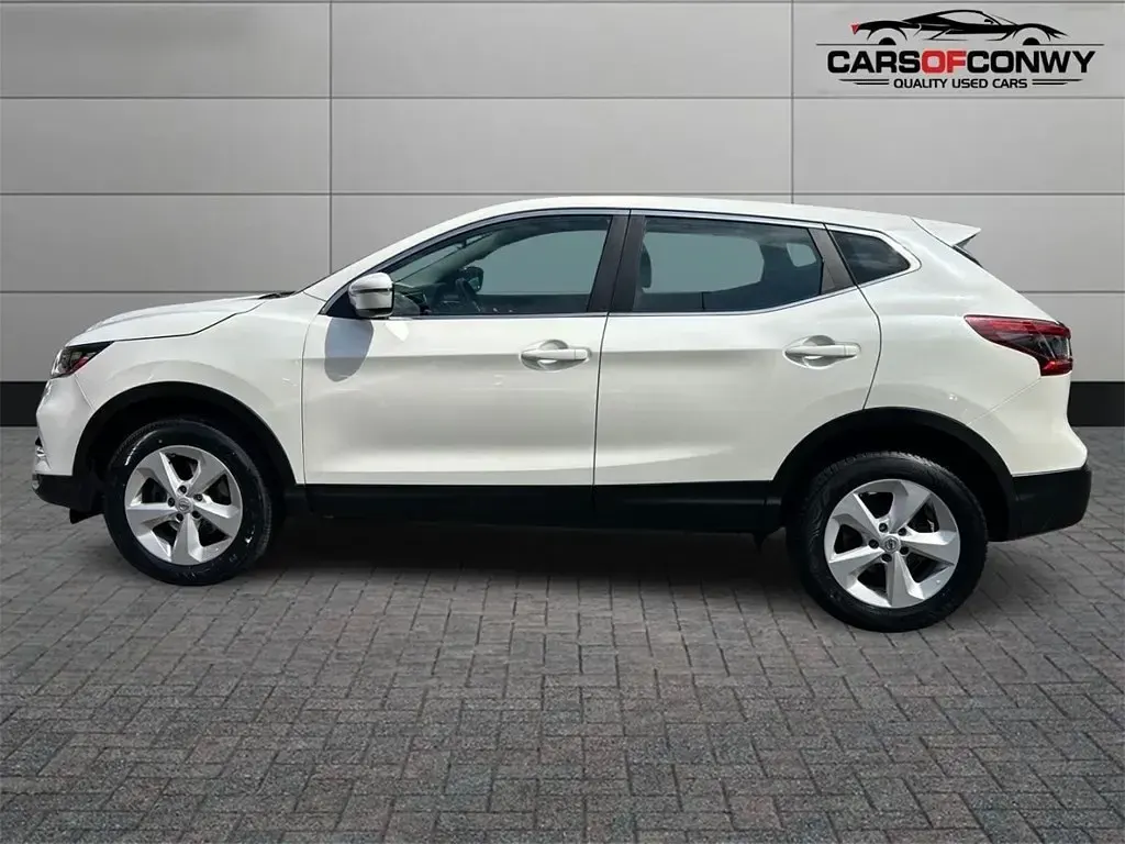 Used Nissan Qashqai Acenta 110 HP (80 kW) 2018 White SUV