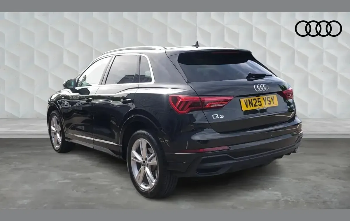 Begagnad Audi Q3 S-Line 147 HK (108 kW) 2025 Svart SUV