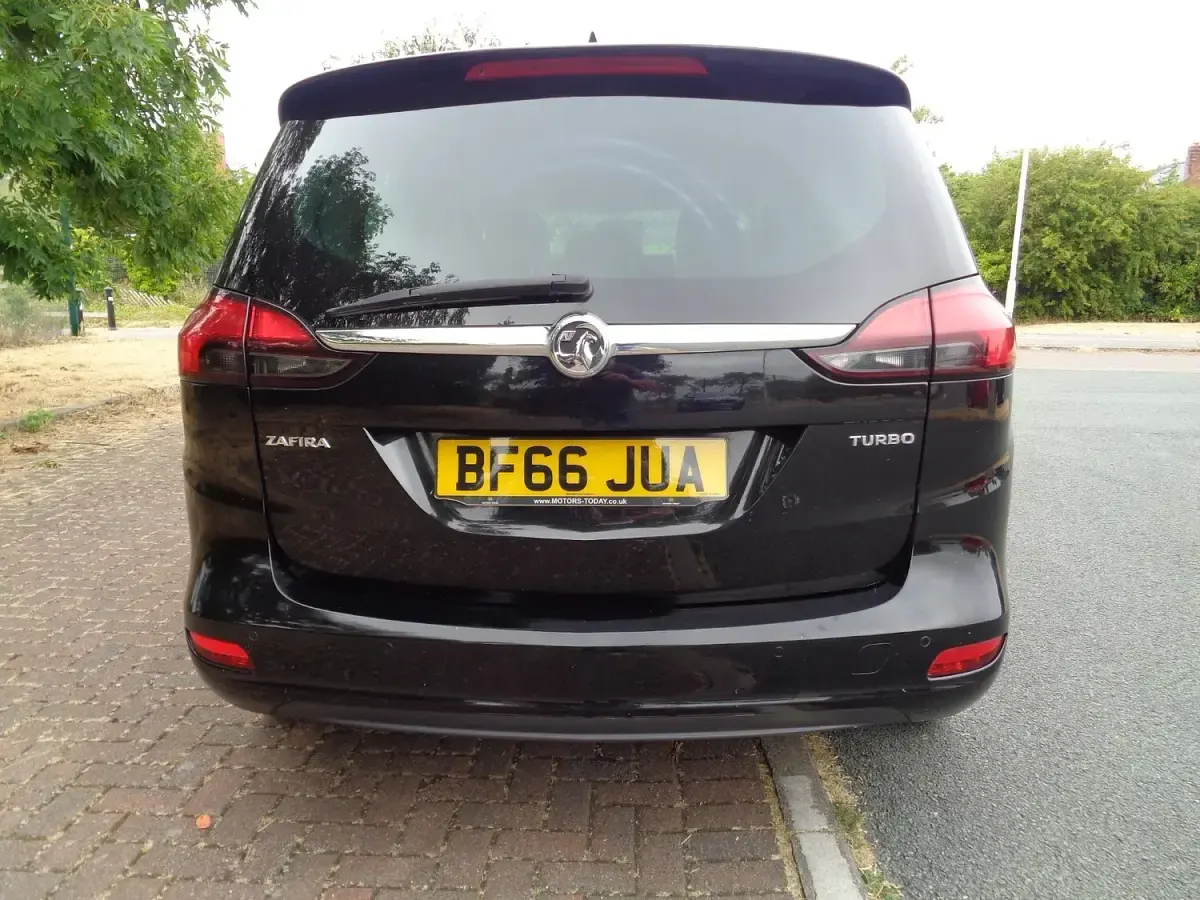 Used Vauxhall Zafira SRi 140 HP (102 kW) 2016 Black MPV