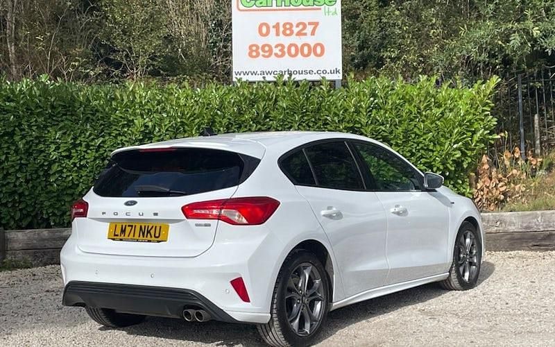 Used Ford Focus ST-Line 125 HP (91 kW) 2021 White Hatchback
