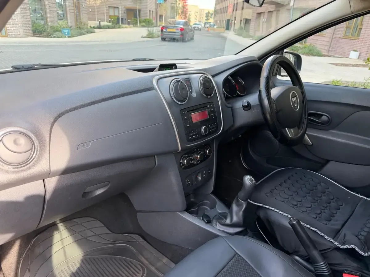 Used Dacia Logan MCV Lauréate 2016 White Estate