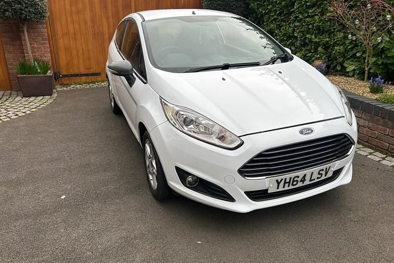 Used Ford Fiesta Zetec 2014 White Hatchback