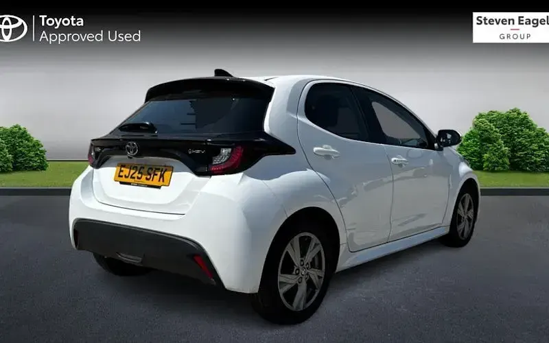 Used Toyota Yaris 116 HP (85 kW) 2025 White Hatchback