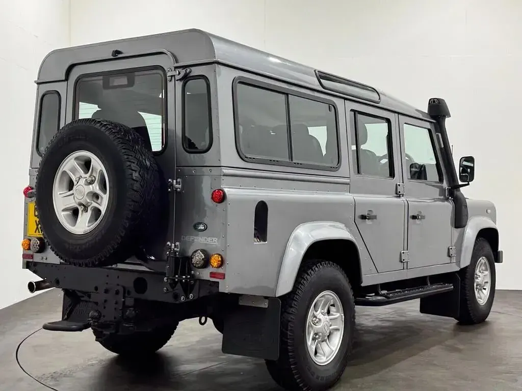 Used Land Rover Defender 122 HP (89 kW) 2013 Grey Estate