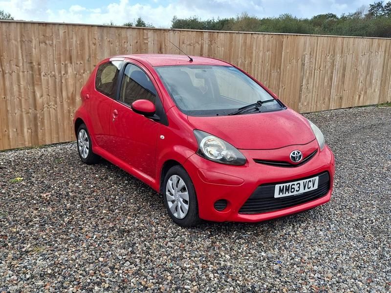 Red Used 2014 Toyota Aygo Hatchback | £3,495 (Good price) - Image 1/4