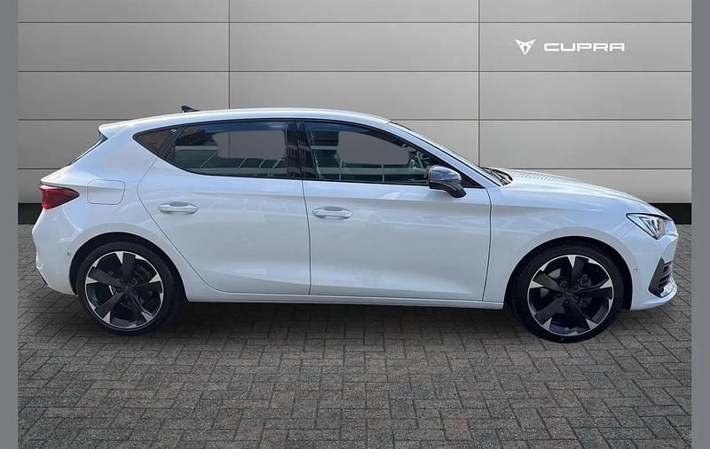 Used Cupra Leon 150 HP (110 kW) 2023 White Hatchback